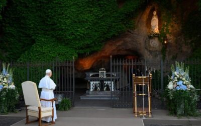 ROSARIO COM O PAPA: A PAZ É SEMPRE POSSÍVEL POIS É UM DOM DE DEUS