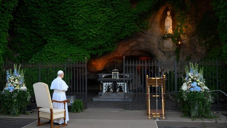 ROSARIO COM O PAPA: A PAZ É SEMPRE POSSÍVEL POIS É UM DOM DE DEUS