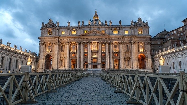 VATICANO REÚNE DICASTÉRIO PARA OS LEIGOS, A FAMILIA E A VIDA PARA A ‘AULA NUOVA DO SINODO’