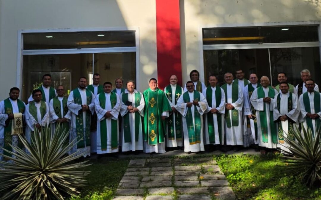 ADMINISTRADOR DIOCESANO DE PONTA DE PEDRAS REUNE-SE COM O CLERO PARA DAR CONTINUIDADE AOS PROJETOS DEIXADOS POR DOM TEODORO