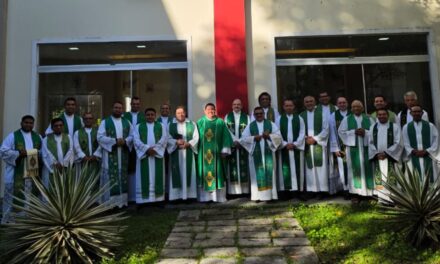 ADMINISTRADOR DIOCESANO DE PONTA DE PEDRAS REUNE-SE COM O CLERO PARA DAR CONTINUIDADE AOS PROJETOS DEIXADOS POR DOM TEODORO