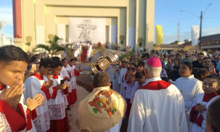 ‘CORPUS CHRISTI’ PROCISSÕES LEVAM JESUS EUCARÍSTICO ÀS RUAS DA ARQUIDIOCESE DE SANTARÉM NESTA QUINTA-FEIRA