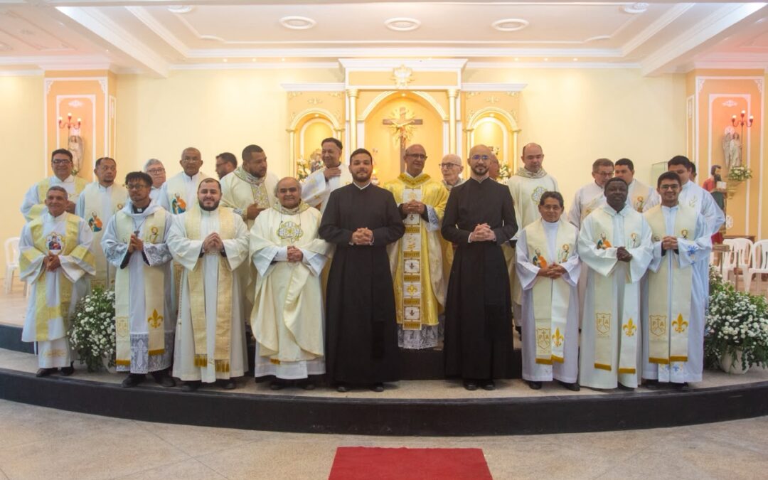 RELIGIOSOS BARNABITAS PROFESSAM OS VOTOS SOLENES EM SÃO MIGUEL DO GUAMÁ (PA)