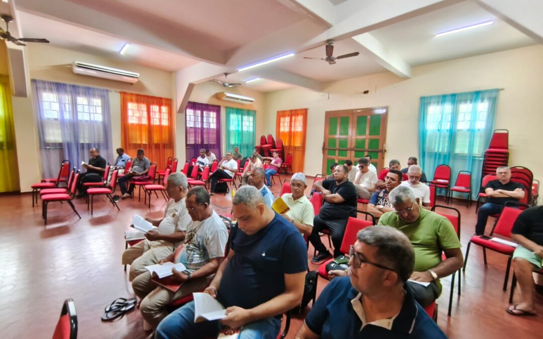 SEMANA TEOLÓGICA REÚNE PADRES DA ARQUIDIOCESE DE SANTARÉM PARA APROFUNDAR A ENCÍCLICA MAGNÍFICA HUMANITAS